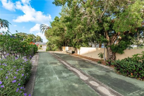 Condo in Seminole, Florida, 2 rooms  № 1847241 - photo 23