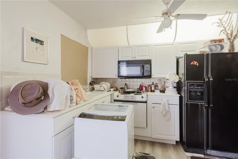 Condo in Seminole, Florida, 2 rooms  № 1847241 - photo 9