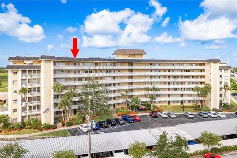 Condo in Seminole, Florida, 2 rooms  № 1847241 - photo 1