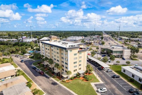 Condo in Seminole, Florida, 2 rooms  № 1847241 - photo 26