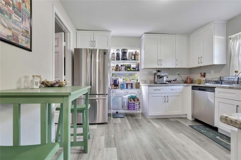 House in Tampa, Florida 3 bedrooms, 95.88 sq.m. № 2409005 - photo 10