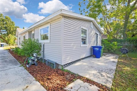 House in Tampa, Florida 3 bedrooms, 95.88 sq.m. № 2409005 - photo 24