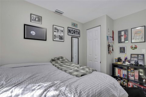 House in Tampa, Florida 3 bedrooms, 95.88 sq.m. № 2409005 - photo 18