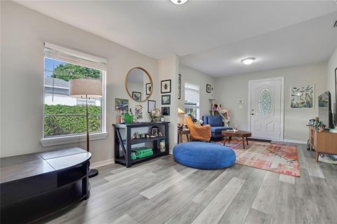 House in Tampa, Florida 3 bedrooms, 95.88 sq.m. № 2409005 - photo 5