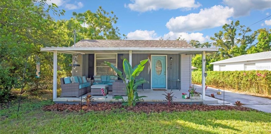 House in Tampa, Florida 3 bedrooms, 95.88 sq.m. № 2409005