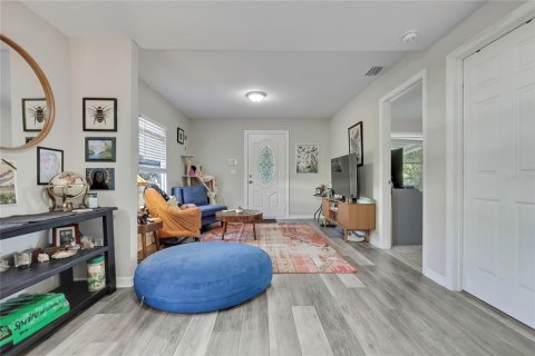 House in Tampa, Florida 3 bedrooms, 95.88 sq.m. № 2409005 - photo 7
