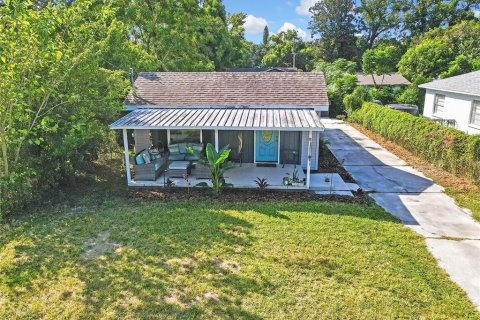 House in Tampa, Florida 3 bedrooms, 95.88 sq.m. № 2409005 - photo 2