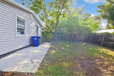 House in Tampa, Florida 3 bedrooms, 95.88 sq.m. № 2409005 - photo 25