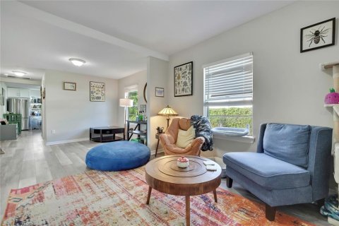 House in Tampa, Florida 3 bedrooms, 95.88 sq.m. № 2409005 - photo 6