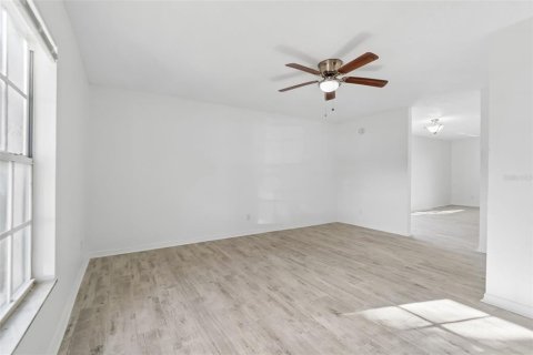Copropriété à vendre à Tampa, Floride: 3 chambres, 127.09 m2 № 2155666 - photo 12