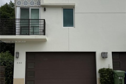 Adosado en Fort Lauderdale, Florida 3 dormitorios, 185.06 m2 № 2060540