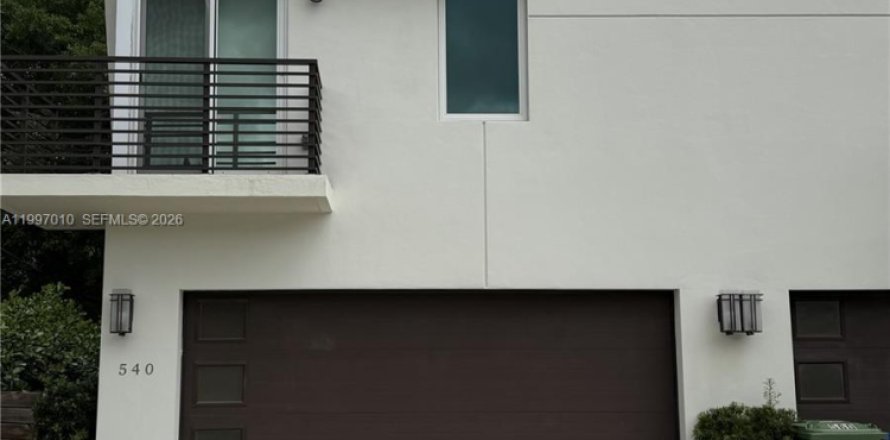 Adosado en Fort Lauderdale, Florida 3 dormitorios, 185.06 m2 № 2060540