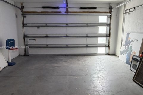 Adosado en alquiler en Fort Lauderdale, Florida, 3 dormitorios, 185.06 m2 № 2060540 - foto 28