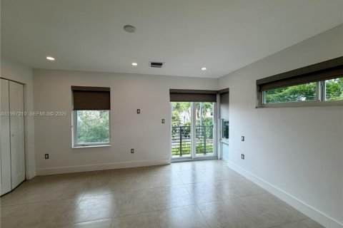 Adosado en alquiler en Fort Lauderdale, Florida, 3 dormitorios, 185.06 m2 № 2060540 - foto 12