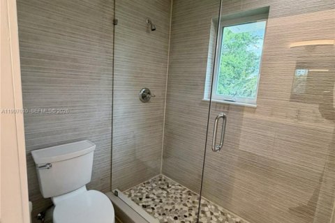 Adosado en alquiler en Fort Lauderdale, Florida, 3 dormitorios, 185.06 m2 № 2060540 - foto 22