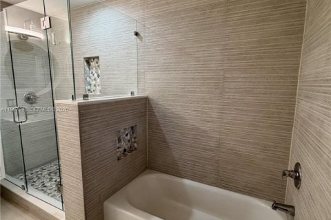 Adosado en alquiler en Fort Lauderdale, Florida, 3 dormitorios, 185.06 m2 № 2060540 - foto 16