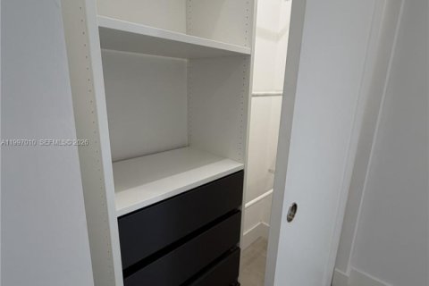 Adosado en alquiler en Fort Lauderdale, Florida, 3 dormitorios, 185.06 m2 № 2060540 - foto 25