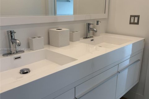 Adosado en alquiler en Fort Lauderdale, Florida, 3 dormitorios, 185.06 m2 № 2060540 - foto 21