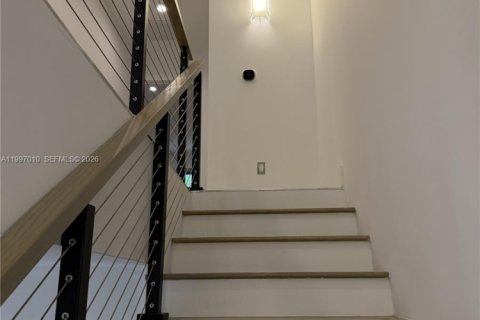 Adosado en alquiler en Fort Lauderdale, Florida, 3 dormitorios, 185.06 m2 № 2060540 - foto 9