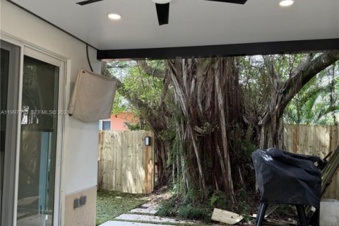 Adosado en alquiler en Fort Lauderdale, Florida, 3 dormitorios, 185.06 m2 № 2060540 - foto 29