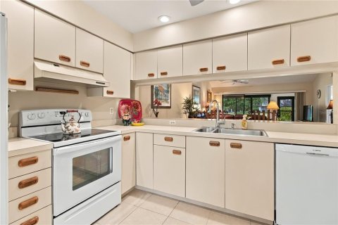 Villa ou maison à vendre à Sarasota, Floride: 2 chambres, 117.52 m2 № 2406414 - photo 16