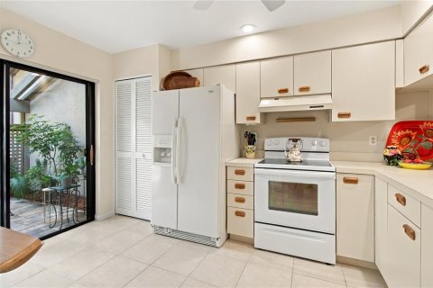 Villa ou maison à vendre à Sarasota, Floride: 2 chambres, 117.52 m2 № 2406414 - photo 14