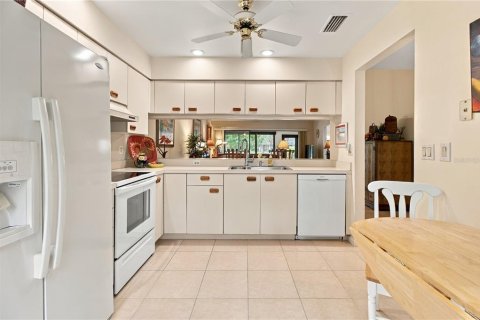 Villa ou maison à vendre à Sarasota, Floride: 2 chambres, 117.52 m2 № 2406414 - photo 15
