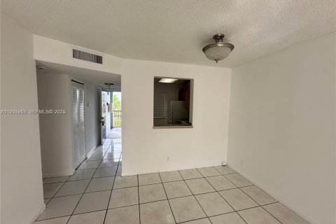 Condo in Miramar, Florida, 2 bedrooms  № 1994813 - photo 4