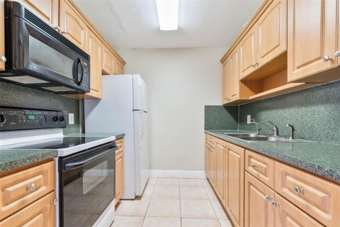 Copropriété à vendre à Pembroke Pines, Floride: 1 chambre, 75.34 m2 № 1935790 - photo 10