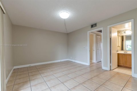 Copropriété à vendre à Pembroke Pines, Floride: 1 chambre, 75.34 m2 № 1935790 - photo 6