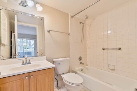 Condo in Pembroke Pines, Florida, 1 bedroom  № 1935790 - photo 8