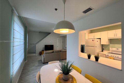 Condominio en venta en Miami Beach, Florida, 2 dormitorios, 81.75 m2 № 1684233 - foto 11