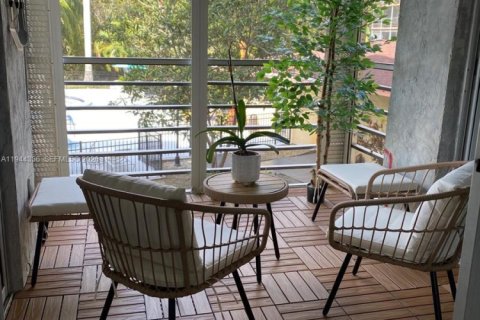 Кондоминиум с 2 спальнями в Норт-Майами-Бич, Флорида № 2000924