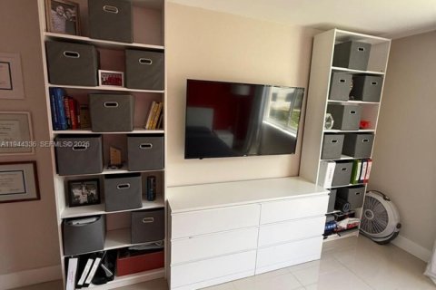 Снять в аренду кондоминиум в Норт-Майами-Бич, Флорида 2 спальни, 112.69м2, № 2000924 - фото 2