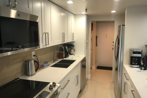 Снять в аренду кондоминиум в Норт-Майами-Бич, Флорида 2 спальни, 112.69м2, № 2000924 - фото 3