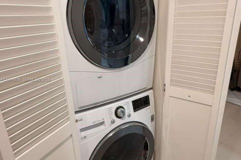 Снять в аренду кондоминиум в Норт-Майами-Бич, Флорида 2 спальни, 112.69м2, № 2000924 - фото 18