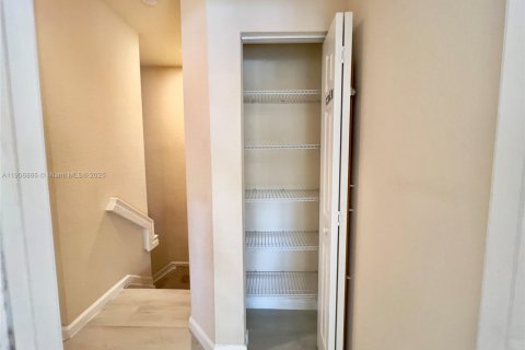 Condominio en alquiler en Doral, Florida, 2 dormitorios, 101.08 m2 № 1967110 - foto 13