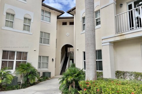 Condominio en alquiler en Doral, Florida, 2 dormitorios, 101.08 m2 № 1967110 - foto 1