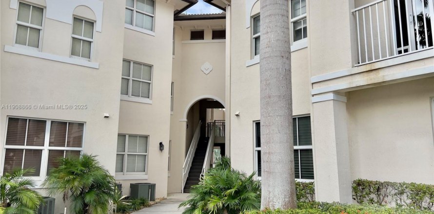 Condominio en Doral, Florida, 2 dormitorios  № 1967110