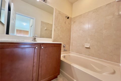 Condominio en alquiler en Doral, Florida, 2 dormitorios, 101.08 m2 № 1967110 - foto 15