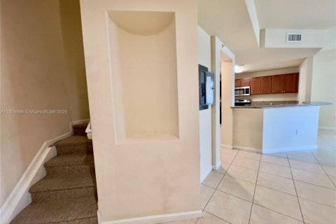 Condominio en alquiler en Doral, Florida, 2 dormitorios, 101.08 m2 № 1967110 - foto 3