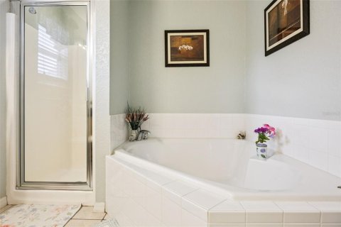 House in Clermont, Florida 5 bedrooms, 212 sq.m. № 2210216 - photo 26