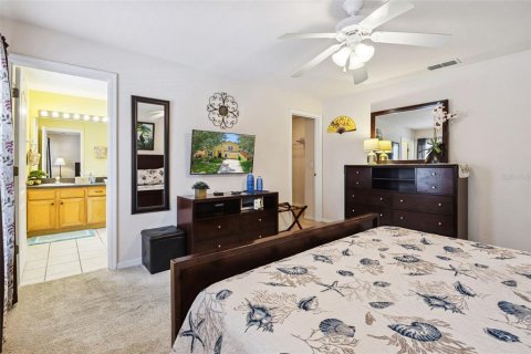 House in Clermont, Florida 5 bedrooms, 212 sq.m. № 2210216 - photo 16