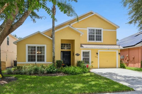 House in Clermont, Florida 5 bedrooms, 212 sq.m. № 2210216 - photo 3