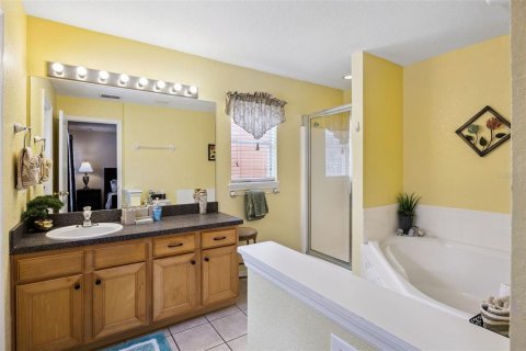 House in Clermont, Florida 5 bedrooms, 212 sq.m. № 2210216 - photo 23