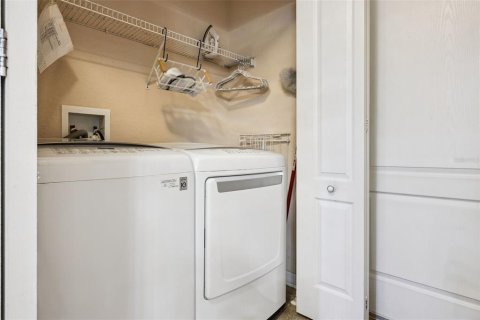 House in Clermont, Florida 5 bedrooms, 212 sq.m. № 2210216 - photo 27