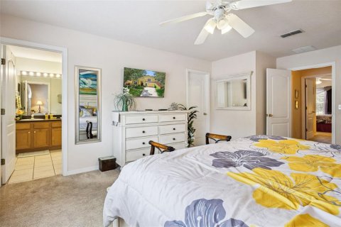 House in Clermont, Florida 5 bedrooms, 212 sq.m. № 2210216 - photo 14