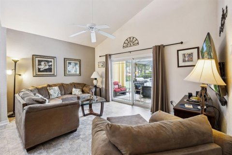 House in Clermont, Florida 5 bedrooms, 212 sq.m. № 2210216 - photo 8