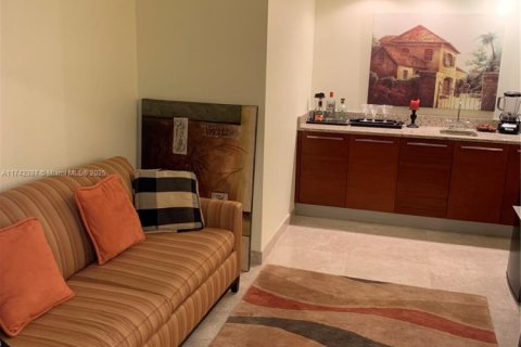 Condo in Hallandale Beach, Florida, 3 bedrooms  № 1490748 - photo 16