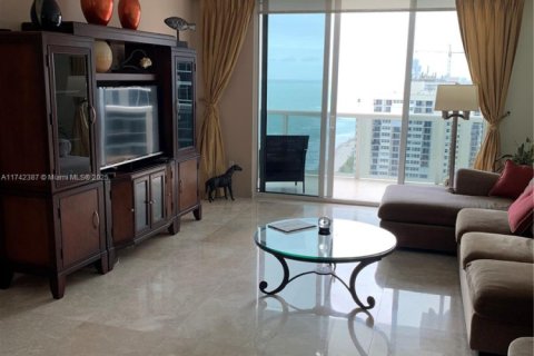 Condo in Hallandale Beach, Florida, 3 bedrooms  № 1490748 - photo 4
